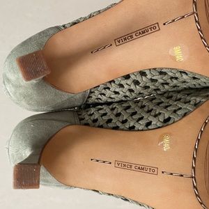 Vince Camuto Womens Emalani Suede Open 